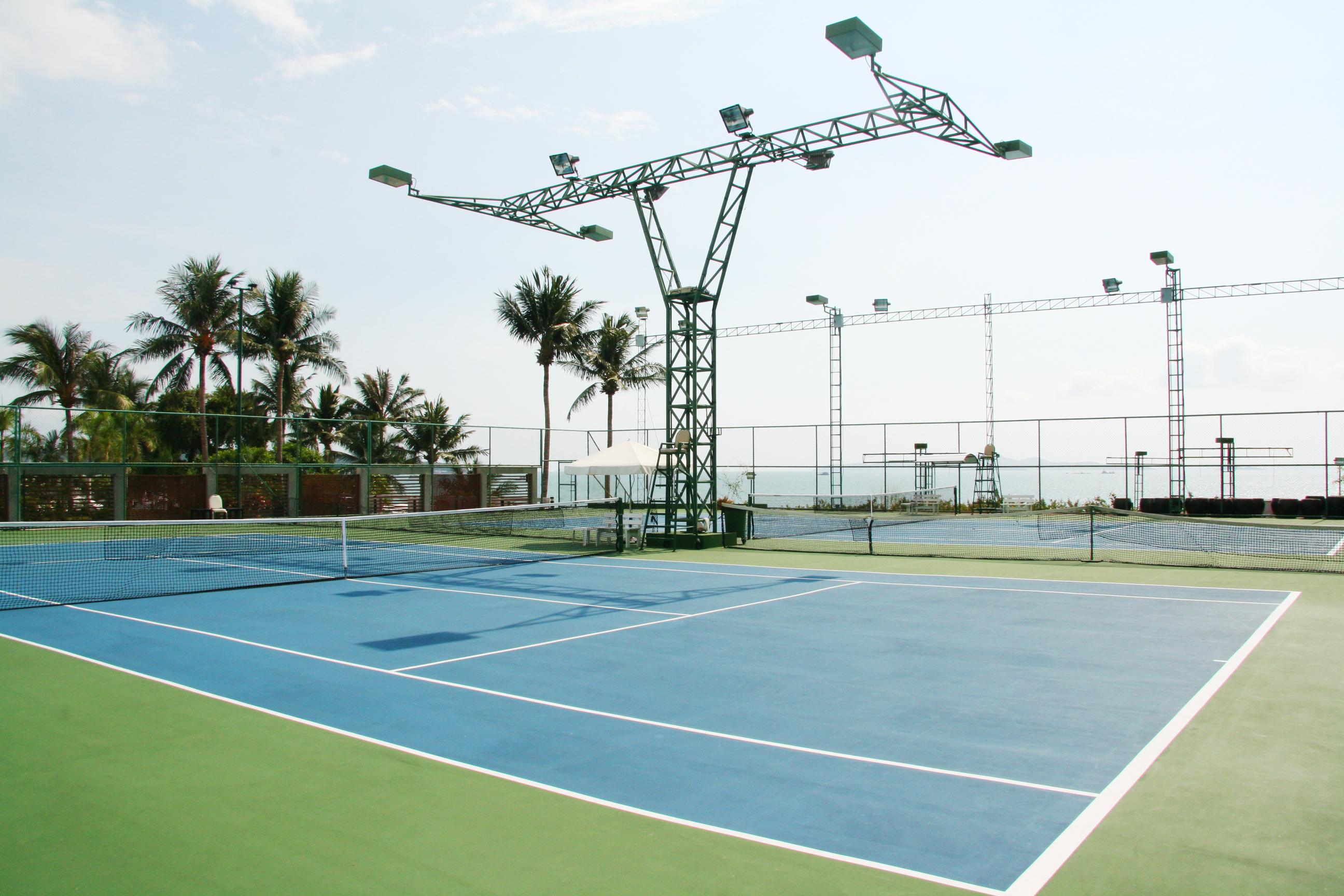 芭堤雅都喜天丽酒店【SHA Extra Plus】 芭達亞 外观 照片 Tennis courts at the resort